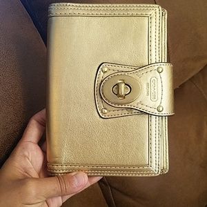 Coach planner gold